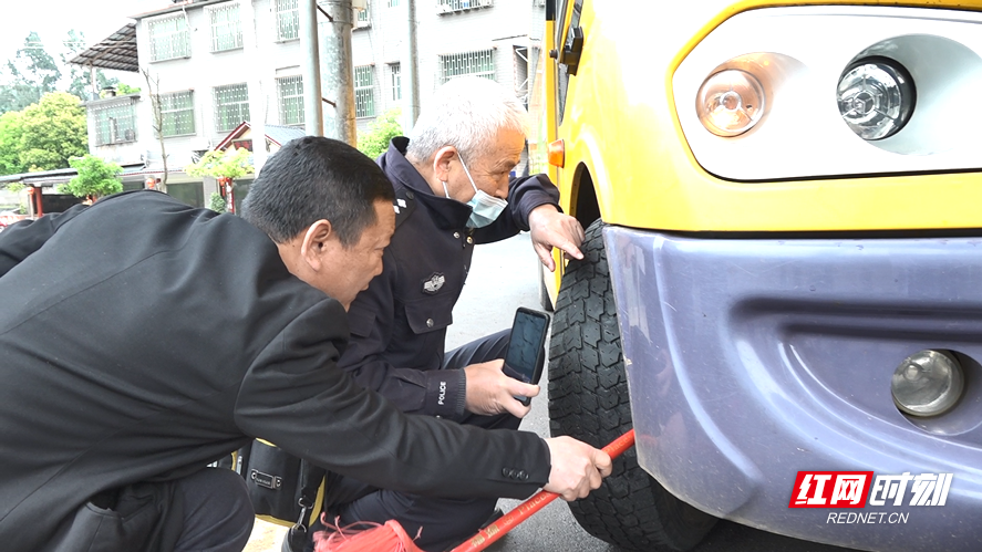 桂陽縣交警大隊：為校車“體檢” 確保學(xué)生安全出行