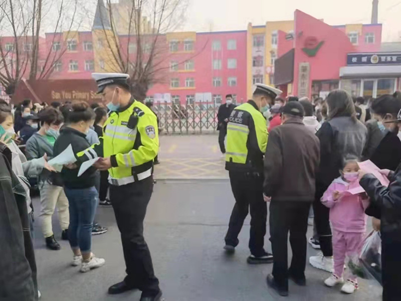 肇東交警大隊開展 “安全乘坐校車”宣傳活動