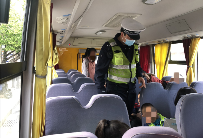 超員，校車司機(jī)準(zhǔn)駕不符……全州交警開展校車安全整治