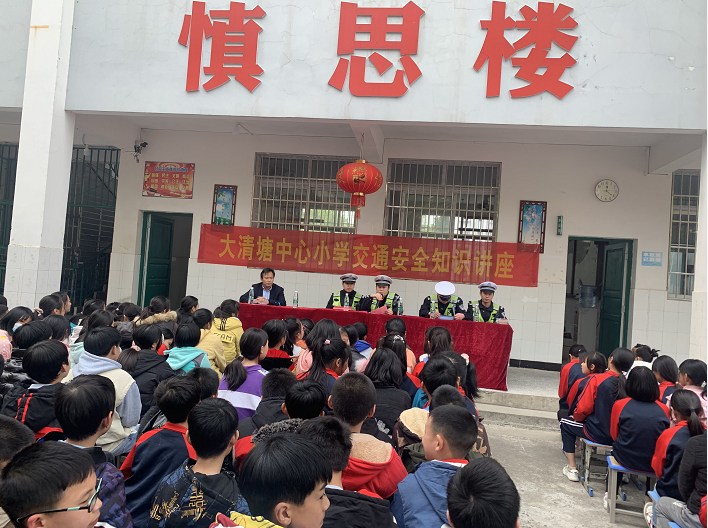 超員，校車司機(jī)準(zhǔn)駕不符……全州交警開展校車安全整治