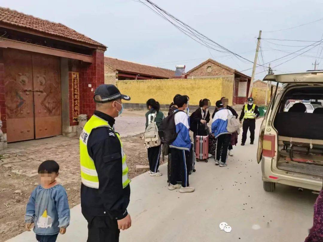 臨清“黑校車”超員，被開萬元罰單！