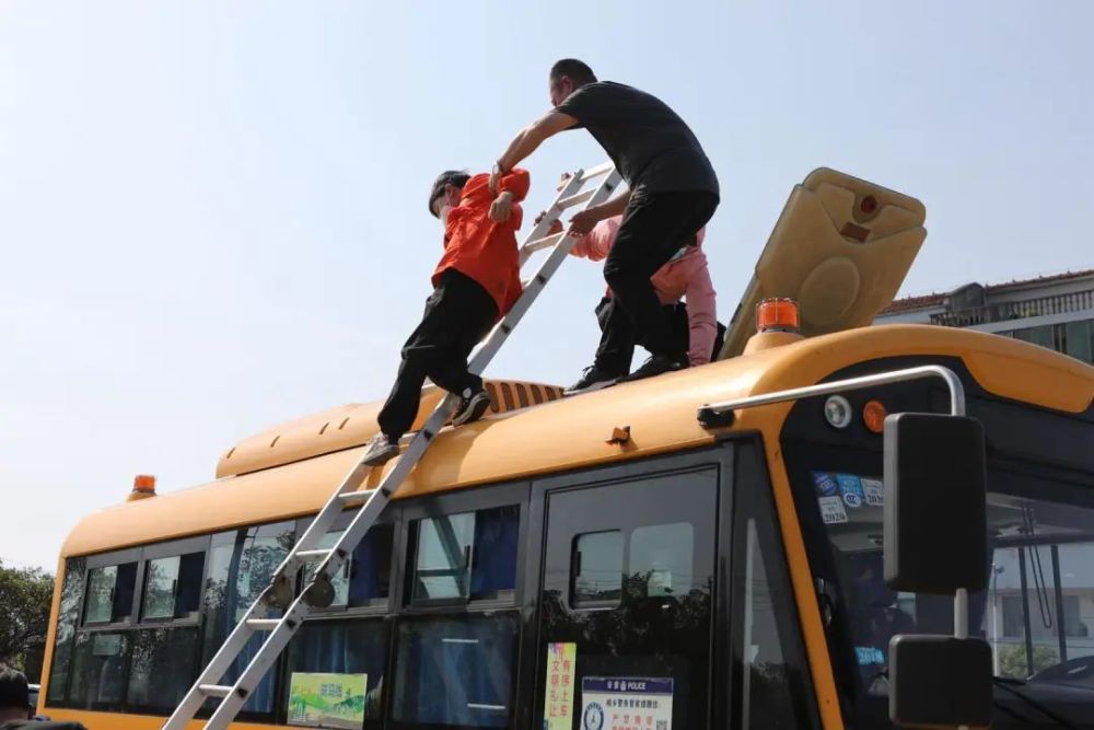 嵊州多部門協作，聯合開展校車疫情防控暨突發事件應急演練