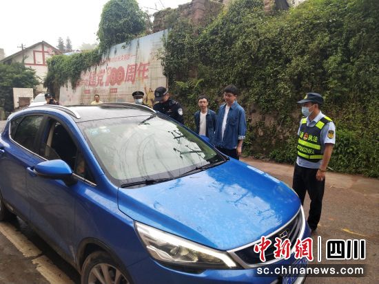 打擊治理“黑校車”專項行動。吳道才 攝