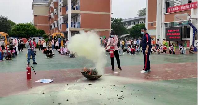 長沙縣果園鎮中心小學：開展校車應急疏散演練 確保學生乘車安全