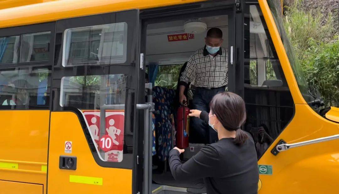 心系安全 平安乘車 ——諾亞舟惠州市惠城區(qū)惠外學(xué)校校車安全疏散演練活動
