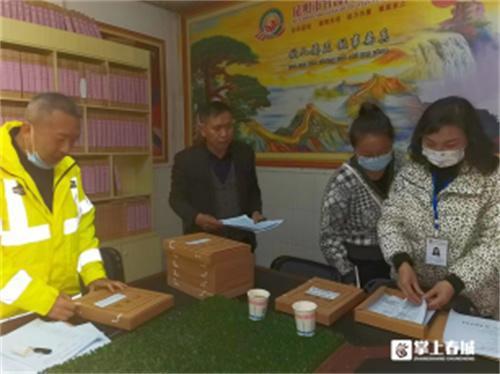 守護(hù)平安上學(xué)路官渡多部門(mén)聯(lián)合開(kāi)展校車(chē)安全大檢查