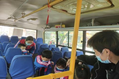 萌水鎮中心幼兒園：校車安全，用心守護