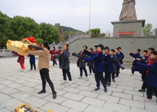 雙減下 諸暨這所學校開啟“神奇校車之旅”