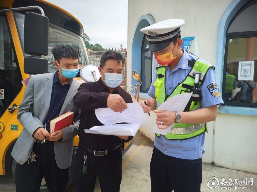 白馬鎮組織開展校車安全大檢查