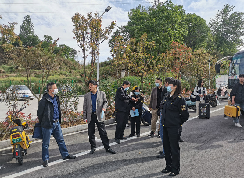 岳西開(kāi)展校車及接送學(xué)生車輛聯(lián)合檢查