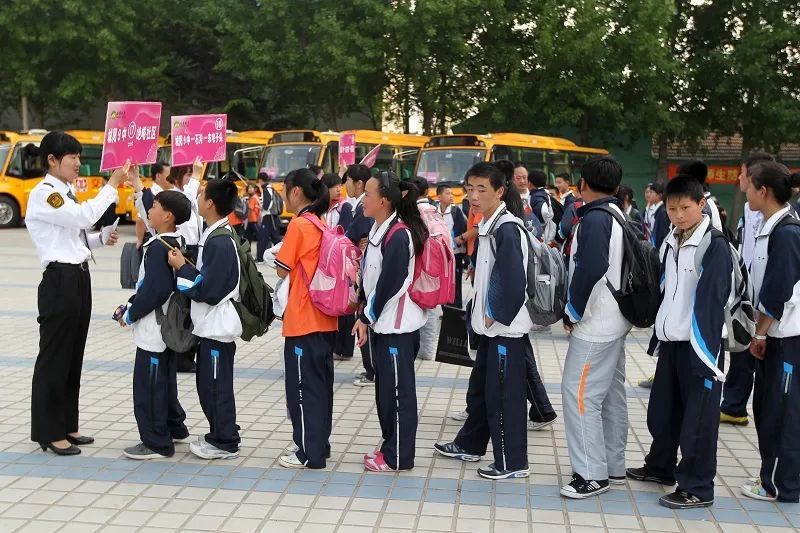 到今天上午，青島大鼻子校車開通整十年啦！