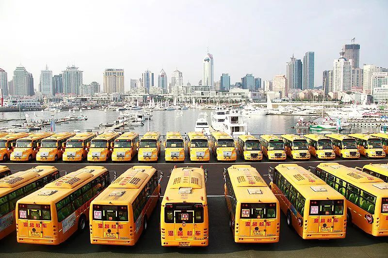 到今天上午，青島大鼻子校車開通整十年啦！