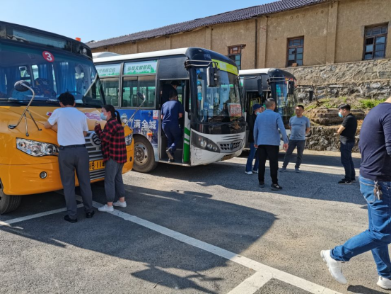 煙墩鎮(zhèn)開(kāi)展校車安全專項(xiàng)檢查整治工作