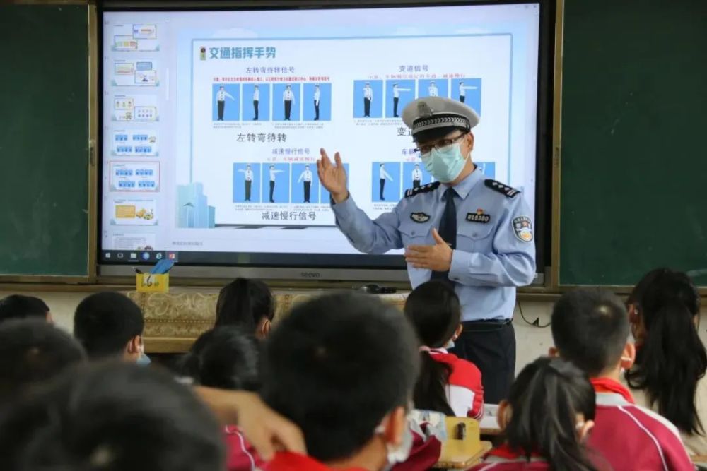 【安全伴我行】寧明交警：擰緊校車“安全閥” 護航上學“平安路”