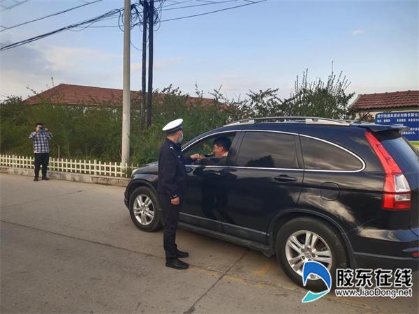 牟平區教體局：禮讓校車，守護學生安全