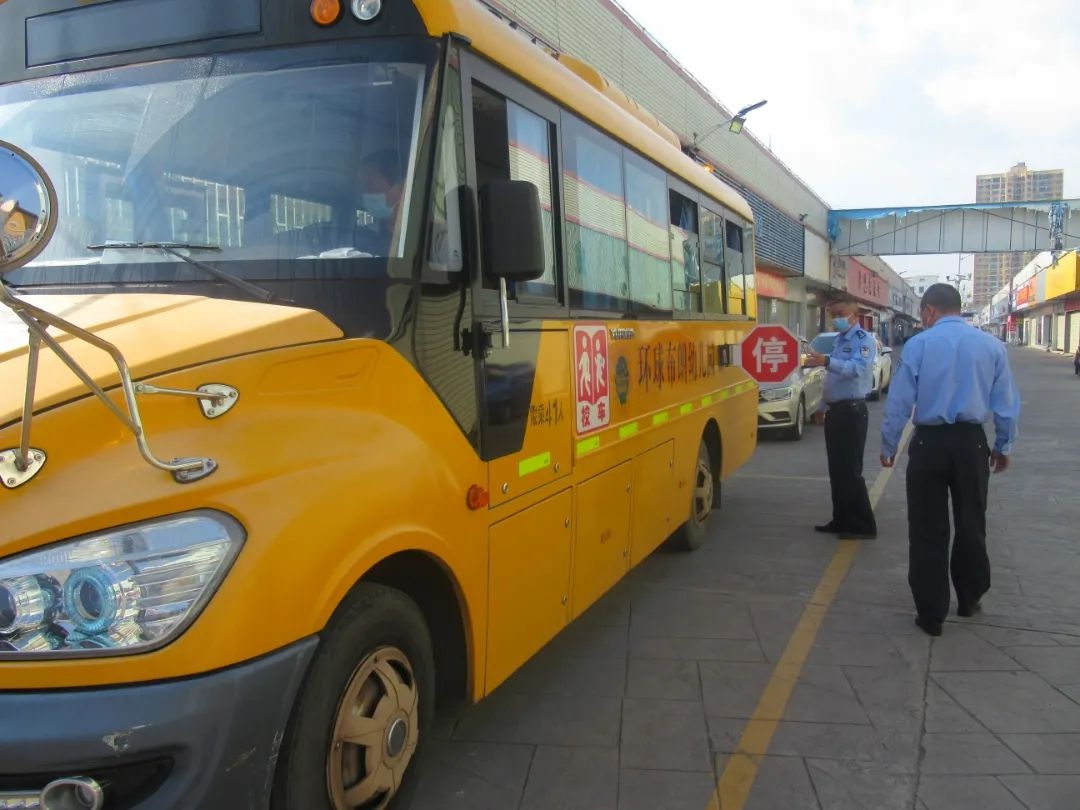 蒙自交警強(qiáng)化校車安全檢查 夯實(shí)校園安全防線
