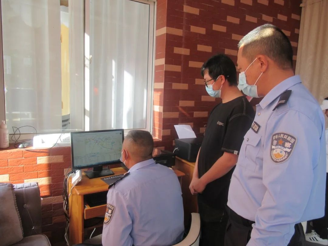 蒙自交警強(qiáng)化校車安全檢查 夯實(shí)校園安全防線