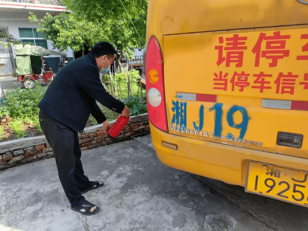 校車安全演練，我們在行動——新港幼兒園開展校車突發事件應急疏散演練