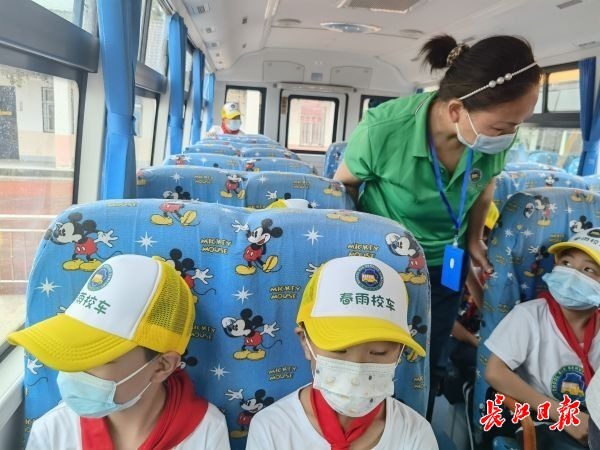 19輛“大鼻子”校車開進(jìn)偏遠(yuǎn)學(xué)校