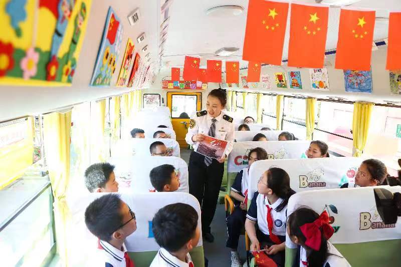 青島給全國立標準！全國首個校車運營服務管理團體標準正式發布