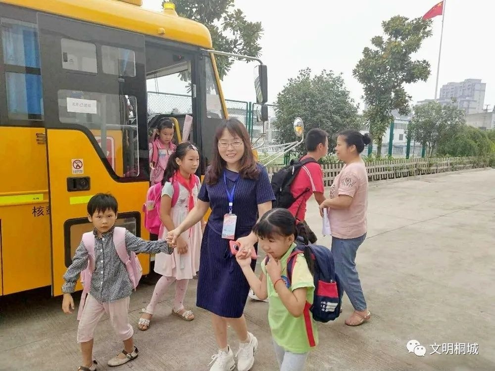 桐城：構建校車服務全網格 跑出民生幸福新指數