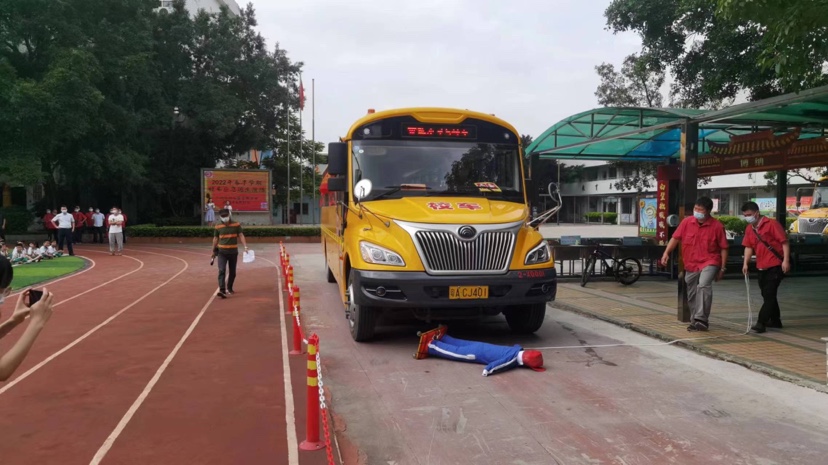 車輛冒煙、遇到事故怎么辦？校車應急演練走進校園