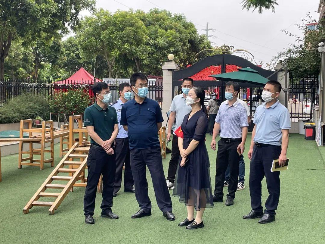 仙游教育·每日一圖｜黃朝陽帶隊(duì)檢查幼兒園校車安全管理工作