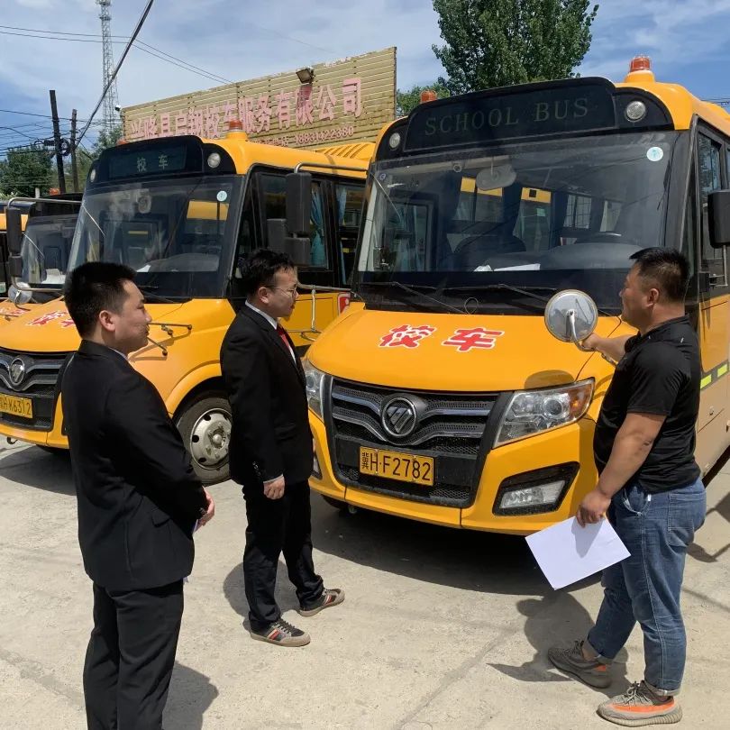 興隆法院半壁山法庭普法宣傳 護佑校車安全