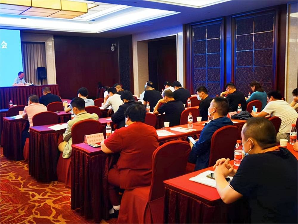 董建新當(dāng)選連任湖北省校車運營行業(yè)協(xié)會會長