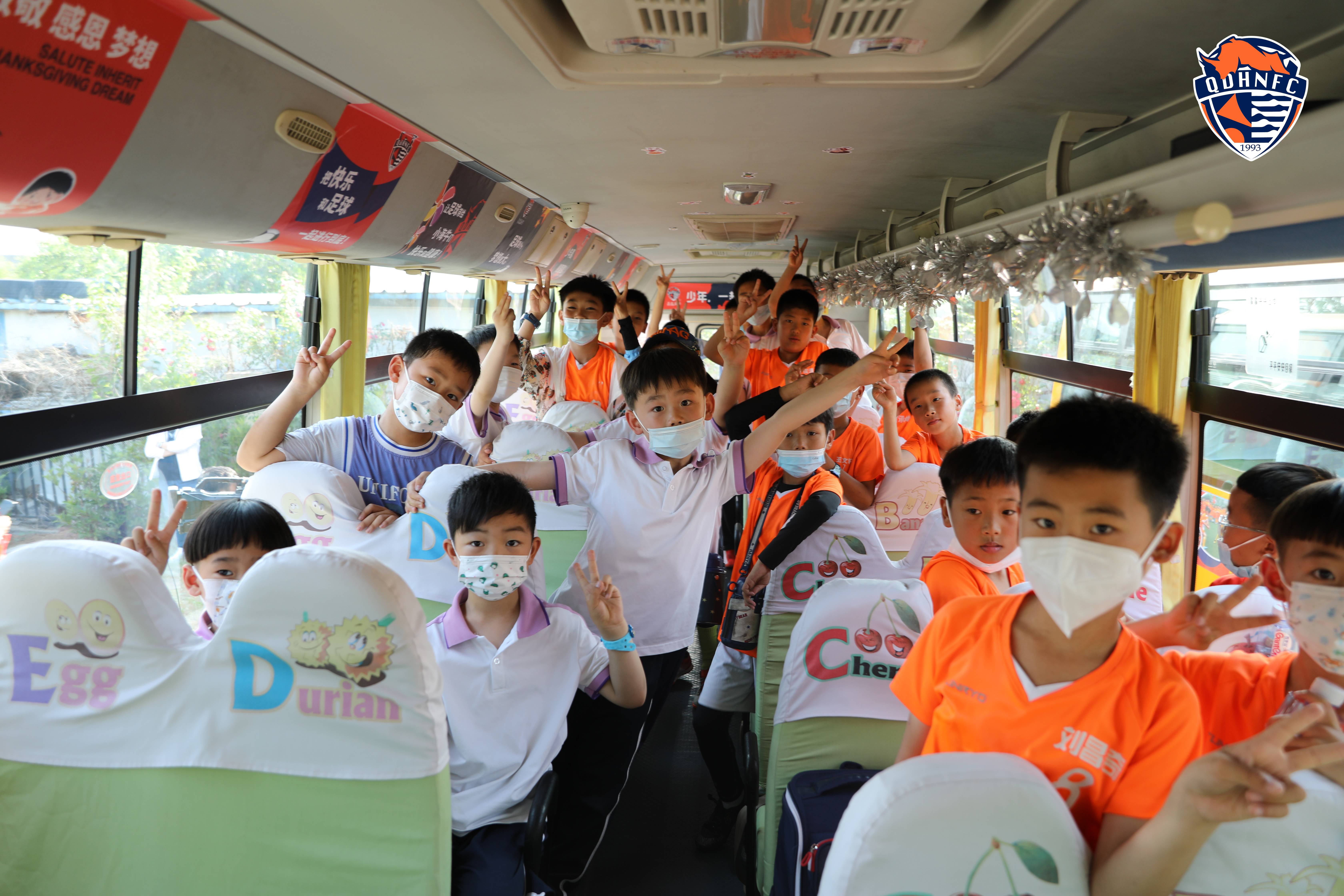 童心共筑足球夢！海牛舉辦“溫馨校車杯”六一節足球趣味活動