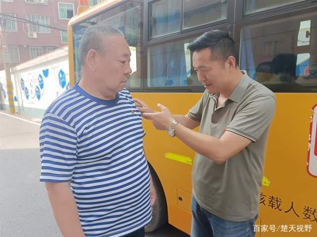 鄂州大興聯(lián)運(yùn)推出“黨員示范車”，打造靚麗的城市風(fēng)景線