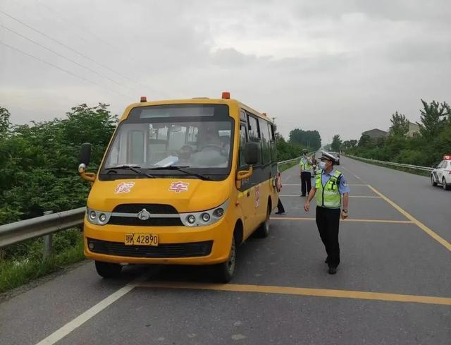 筑牢安全防線，云夢交警開展校車專項檢查！