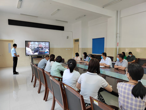濟南高新區(qū)稼軒小學開展校車安全應急演練活動