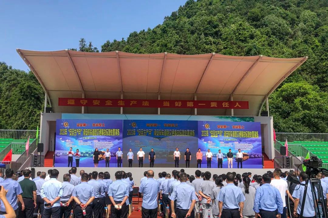 校車應(yīng)急演練 筑牢安全防線