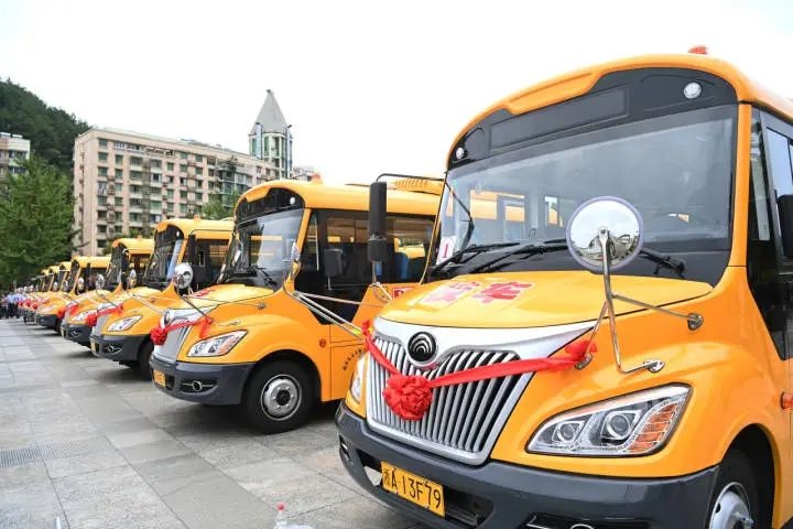 校車應(yīng)急演練 筑牢安全防線