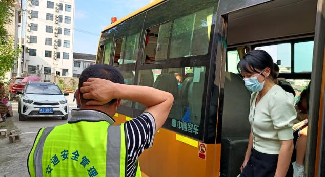 黃石鎮(zhèn)：扎實開展校車安全檢查工作