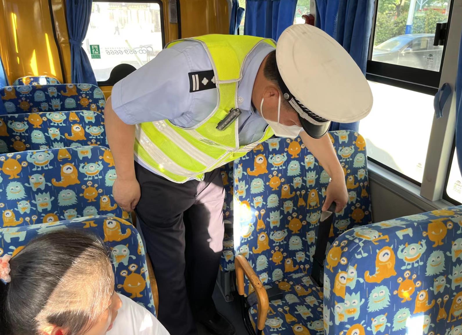 我為群眾辦實事 檢查校車安全 守護出行平安