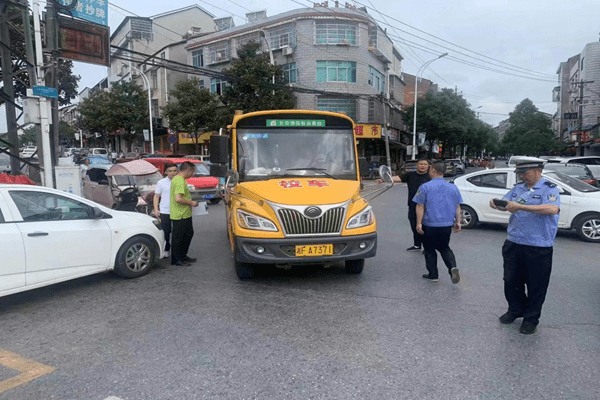 整治校車頑瘴痼疾 確保學生乘車安全