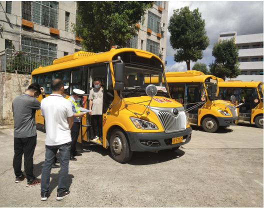 確保學生上下學交通安全！連州多部門聯合開展校車安全專項檢查