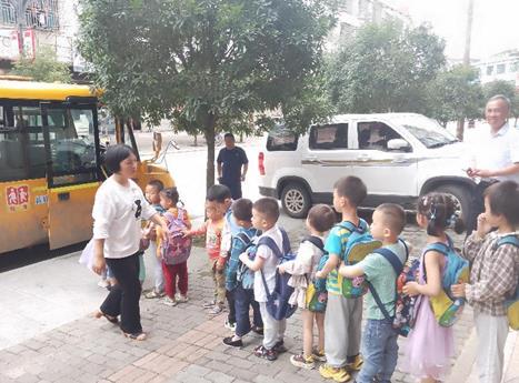 巨口鋪鎮開展校車應急疏散演練