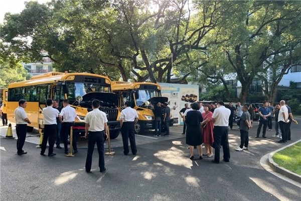 一起向未來(lái)丨歐輝校車筑夢(mèng)護(hù)航，助力華東區(qū)域孩童健康出行