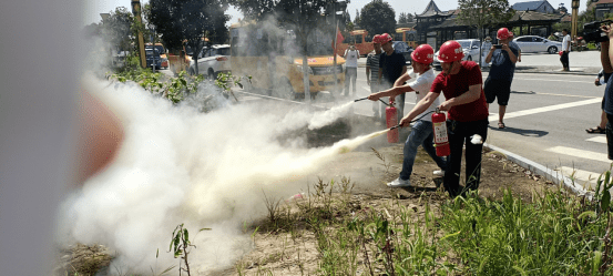 澧縣校車(chē)公司強(qiáng)化“安全生產(chǎn)月”開(kāi)展救援演練活動(dòng)