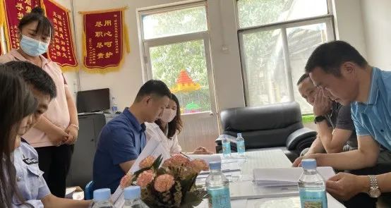 督導組走進高新校園，對校車安全進行專項檢查