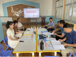 督導組走進高新校園，對校車安全進行專項檢查