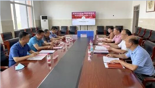 督導組走進高新校園，對校車安全進行專項檢查