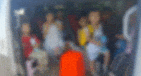 24個(gè)孩子塞進(jìn)9座“黑校車”，司機(jī)被刑事立案