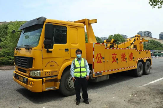 蕭山浦陽鎮中心小學開展校車突發情況應急疏散演練