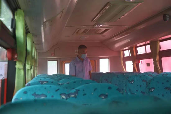 蕭山浦陽鎮中心小學開展校車突發情況應急疏散演練