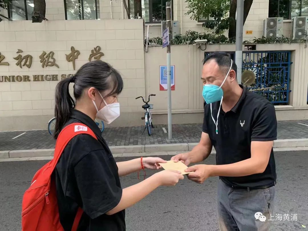 校車點(diǎn)對(duì)點(diǎn)：“上學(xué)路上有我們守護(hù)！”