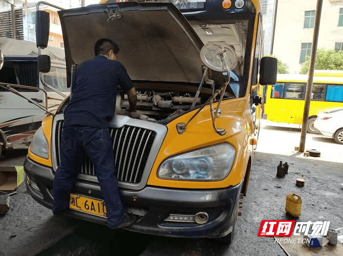 嘉禾：學生放暑假 校車迎“安檢”